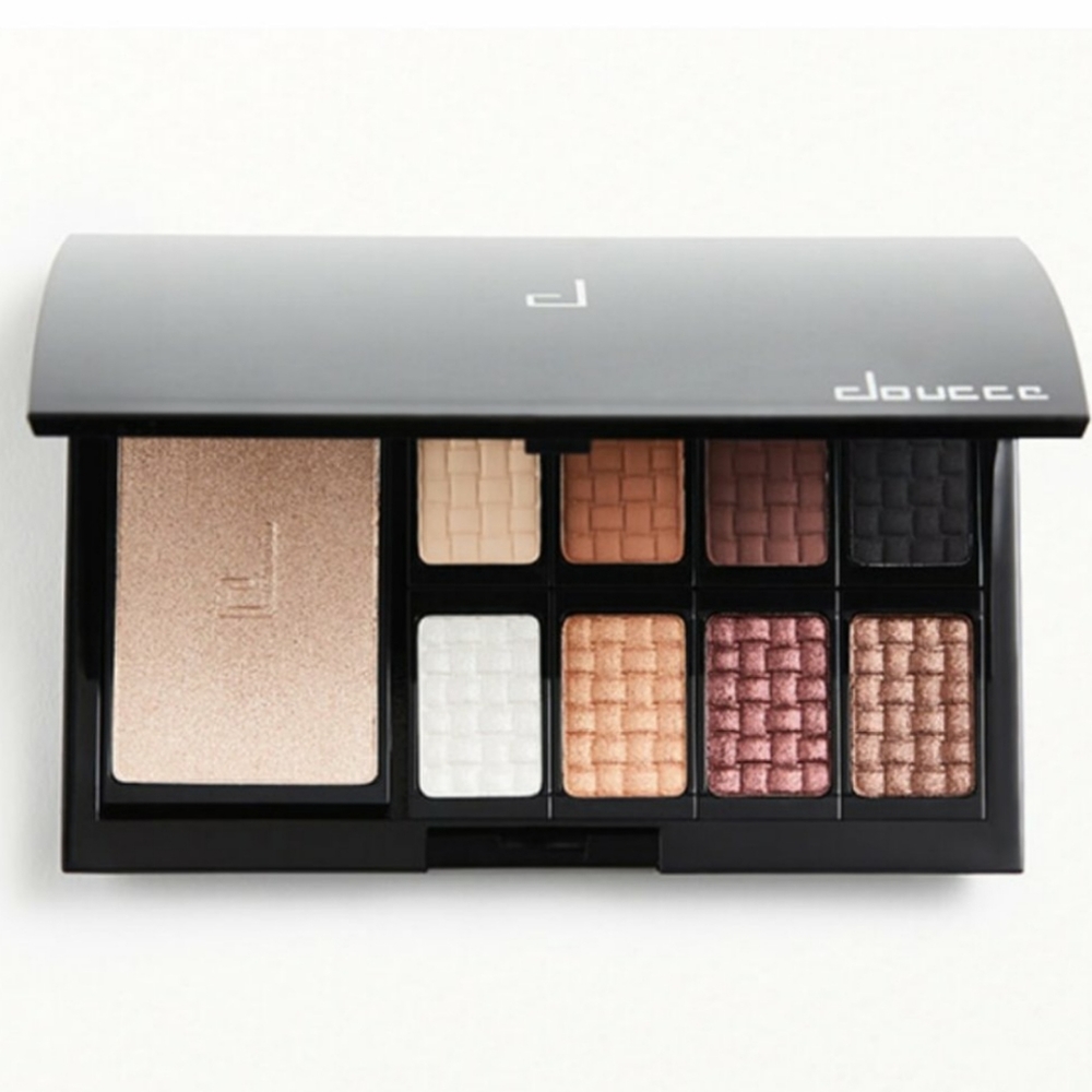NEW in Box Doucce Freematic Eyeshadow Pro Palette